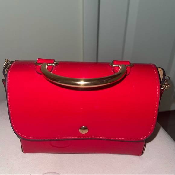 Red Box Mini Purse W/gold chain crossbody,  EUC - Picture 3 of 3
